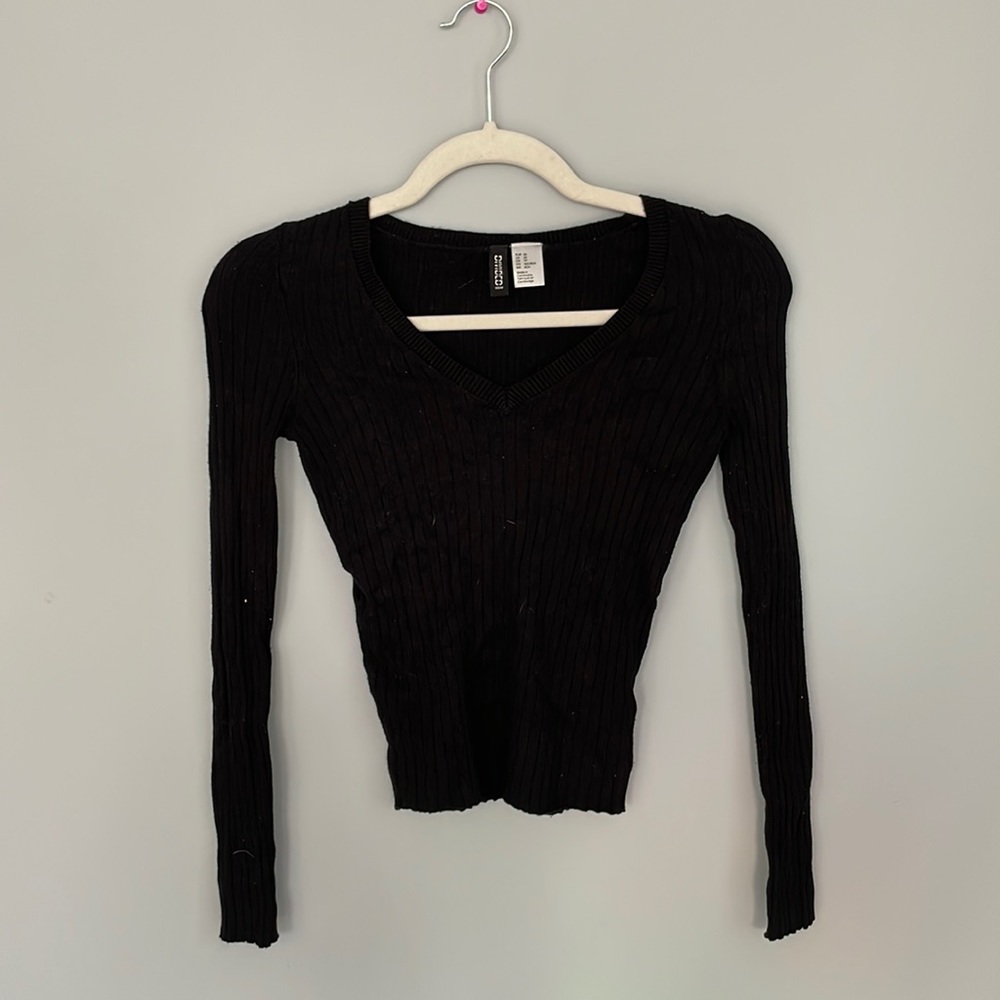 H&M long sleeve v neck shirt
